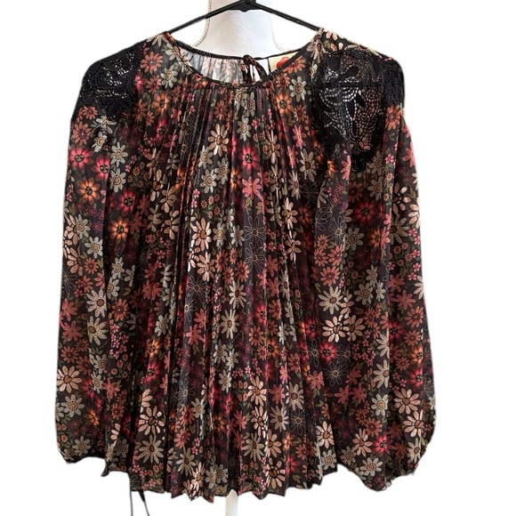 FARM Rio Multicolor Floral Blouse - Picture 5 of 12